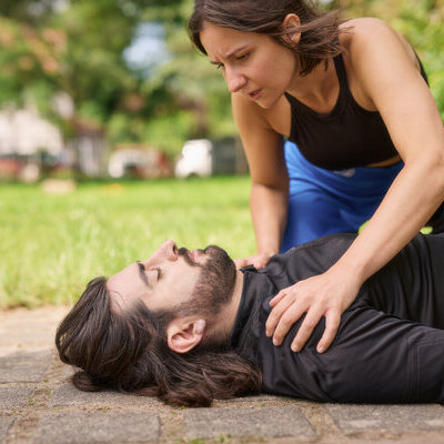 Erste Hilfe Situation: Bewusstseinskontrolle