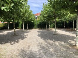 im Westentaschenpark können bis zu 18 Personen gleichzeitig Pétanque spielen.